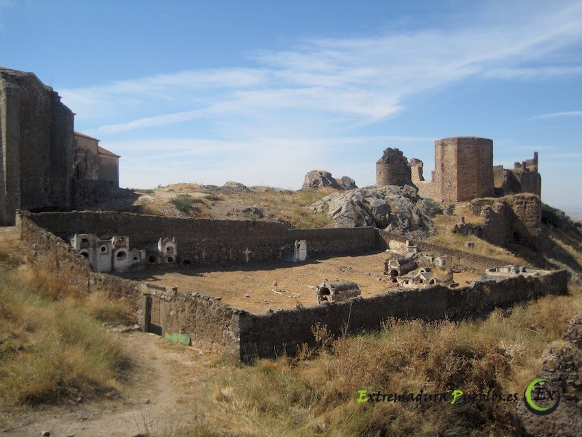 Ver Antigua cementerio y fortaleza